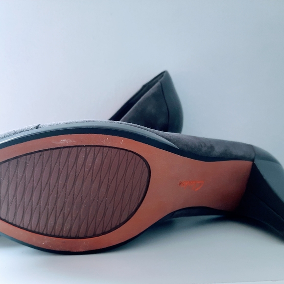 Clarks pumps heels, size 10, gray/purple dust, leather shoes - Picture 2 of 4